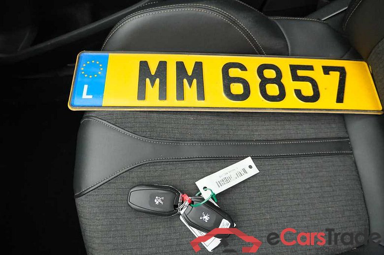 PEUGEOT 5008 DIESEL 1.5 BlueHDi 130 GT Line (EU6.2) 5d Automatic #4