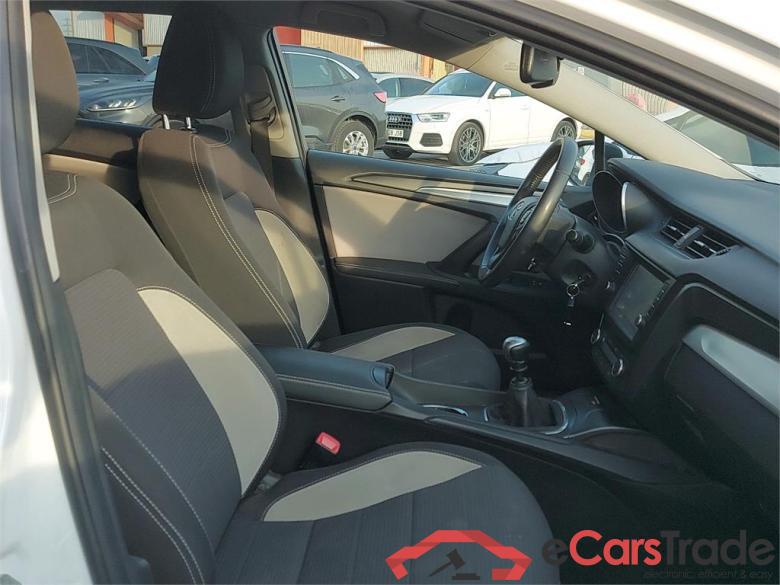 Toyota 2.0 150D ADVANCE TS TOYOTA Avensis / 2015 / 5P / familiar 2.0 150D ADVANCE TS #6