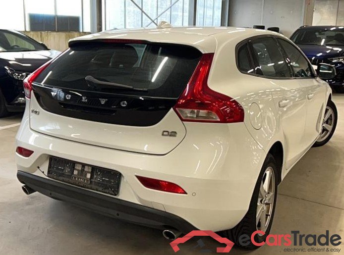 Volvo V40 2.0 D2 Black Edition LED-Xenon Navi 1/2 Leather Klima PDC ... #2