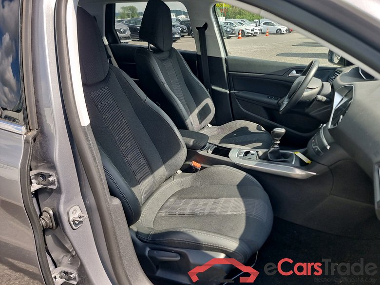 Peugeot 308 SW 1.2 PureTech Allure 130Hp LED-Xenon I-Cockpit Navi Sport-Seats KeylessGo Camera Klima PDC ... #4