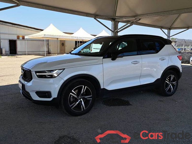 Volvo 4 VOLVO XC40 / 2017 / 5P / SUV D4 AWD GEARTRONIC R-DESIGN