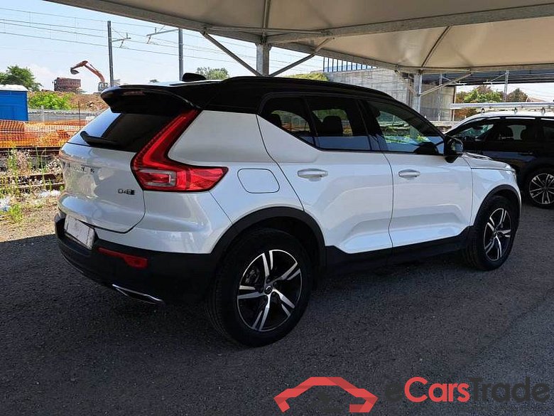 Volvo 4 VOLVO XC40 / 2017 / 5P / SUV D4 AWD GEARTRONIC R-DESIGN #2