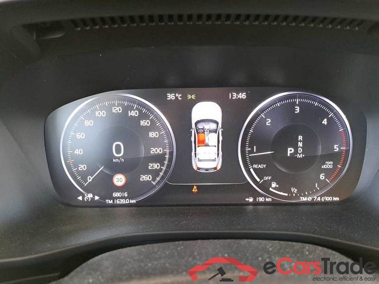 Volvo 4 VOLVO XC40 / 2017 / 5P / SUV D4 AWD GEARTRONIC R-DESIGN #4