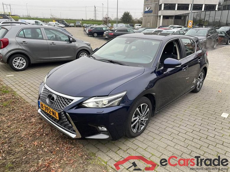 Lexus CT 200h Ultimate Edition #1