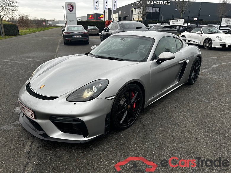 PORSCHE 718 Cayman GT4 