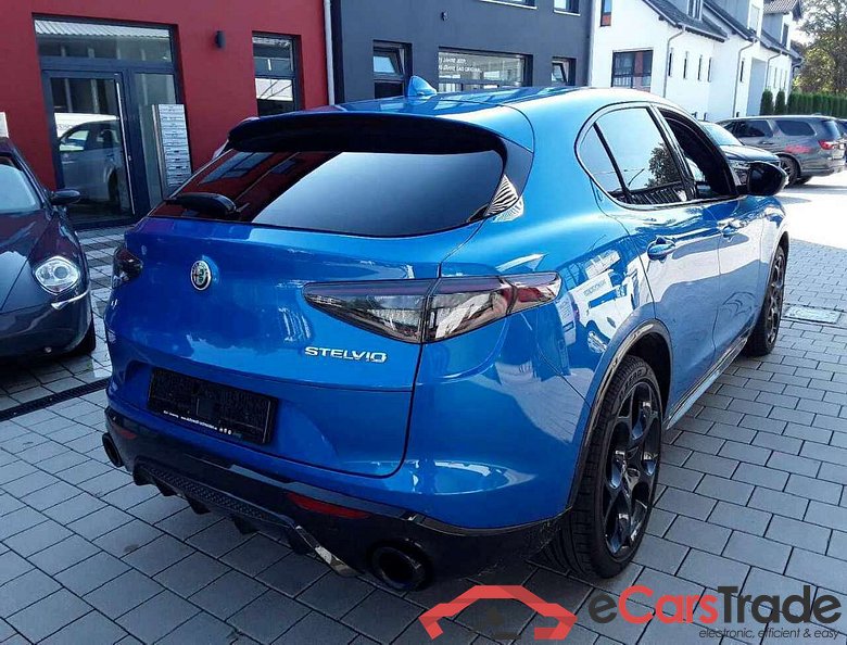Alfa_romeo Competizione Q4 STELVIO #4