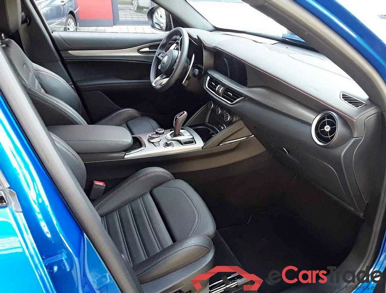 Alfa_romeo Competizione Q4 STELVIO #5