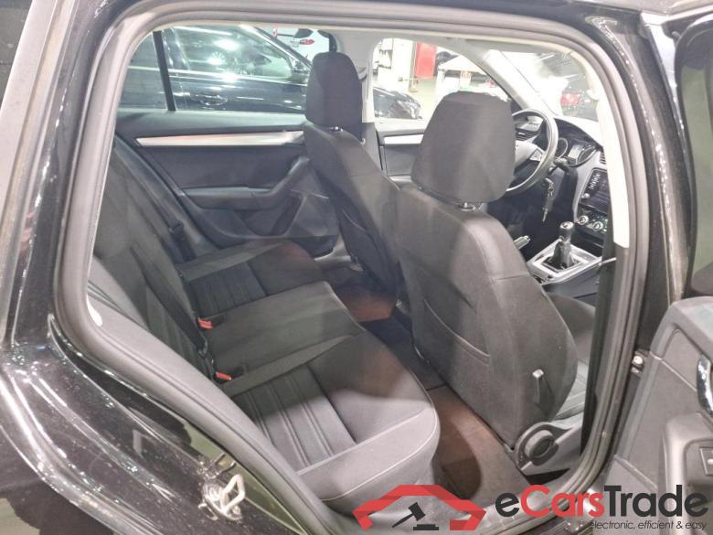 SKODA OCTAVIA COMBI DIESEL - 2017 1.6 CR TDi Ambition Ambition Confort Safety Ambition Look Ambition GPS #6