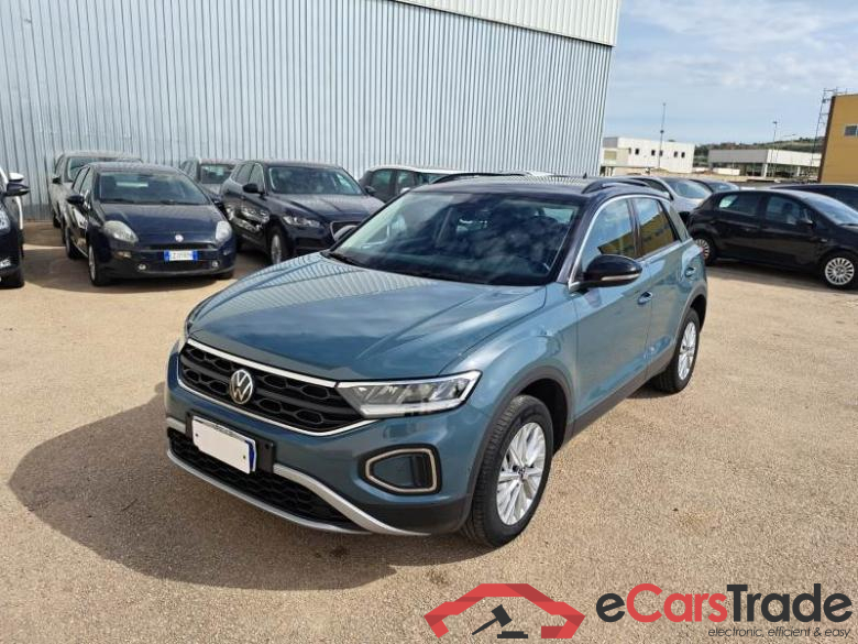 Volkswagen 1 VOLKSWAGEN T-ROC / 2021 / 5P / SUV 2.0 TDI SCR LIFE