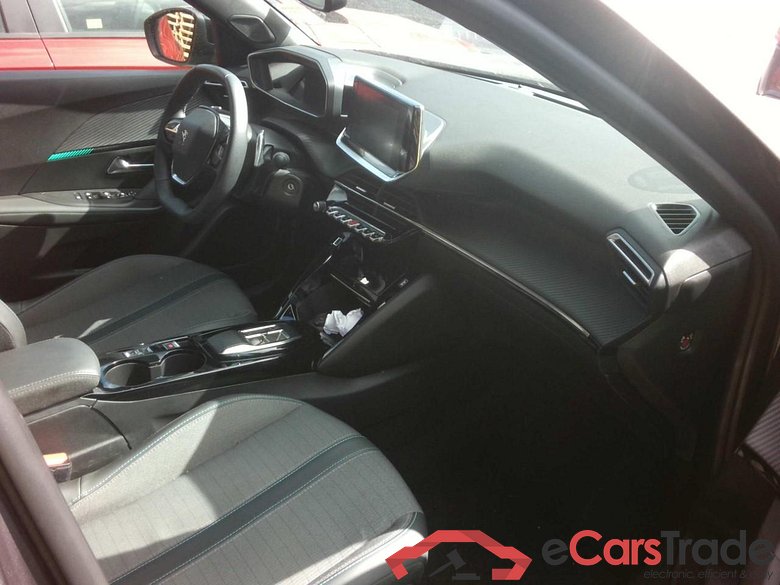 PEUGEOT 2008 Allure Pack 130 S&S EAT8 PureTech #2