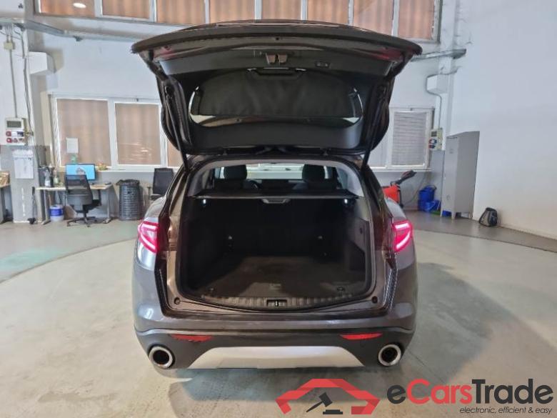 AlfaRomeo 64 ALFA ROMEO STELVIO / 2017 / 5P / SUV 2.2 TURBO DIESEL 160CV BUSINESS AT8 RWD #5