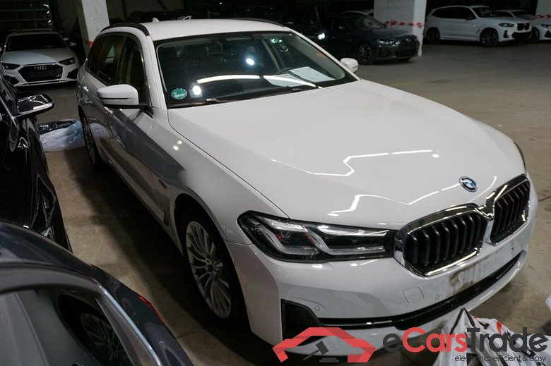 BMW 5-Serie Touring ´16 Baureihe 5 Touring 530 e 2.0 215KW AT8 E6d #2