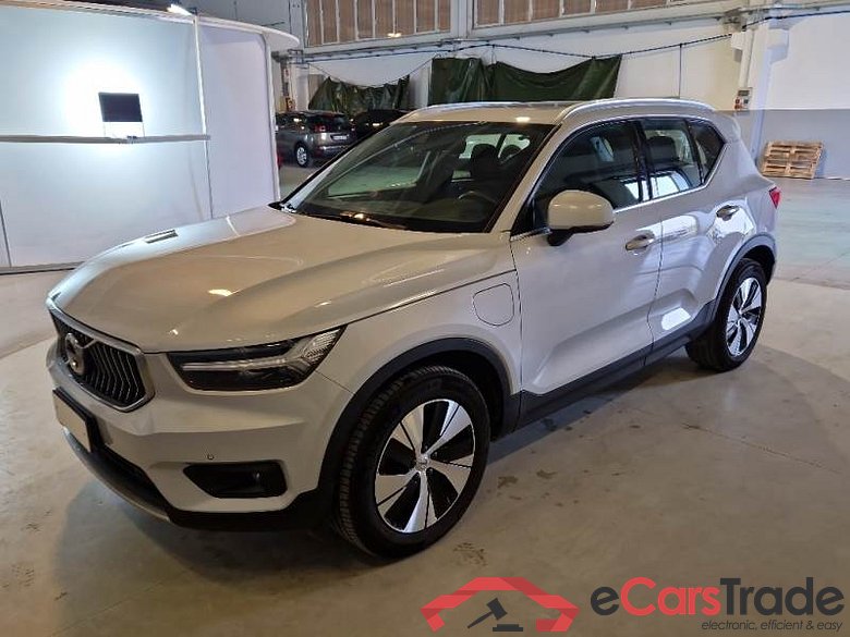 Volvo 228 VOLVO XC40 / 2017 / 5P / SUV T5 PLUG-IN HYBRID AUTO RECH INSCRIP EXPR #1