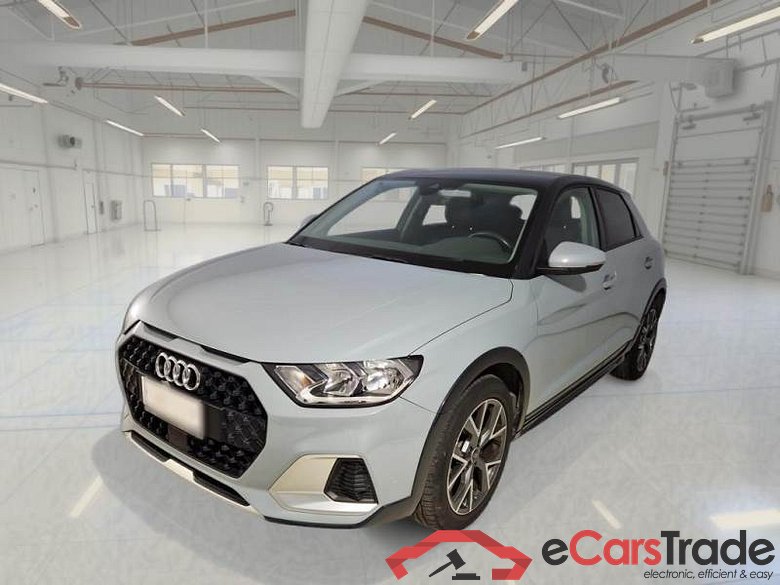 Audi 4 AUDI A1 CITYCARVER / 2018 / 5P / BERLINA 30 TSI S TRONIC CITYCARVER ADMIRED #1