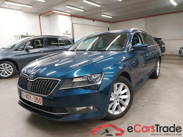 SKODA - SKO SUPERB COMBI CRTDI 120PK DSG7 Style Pack Premium II & GPS & Comfort & Safety & Towing Hook