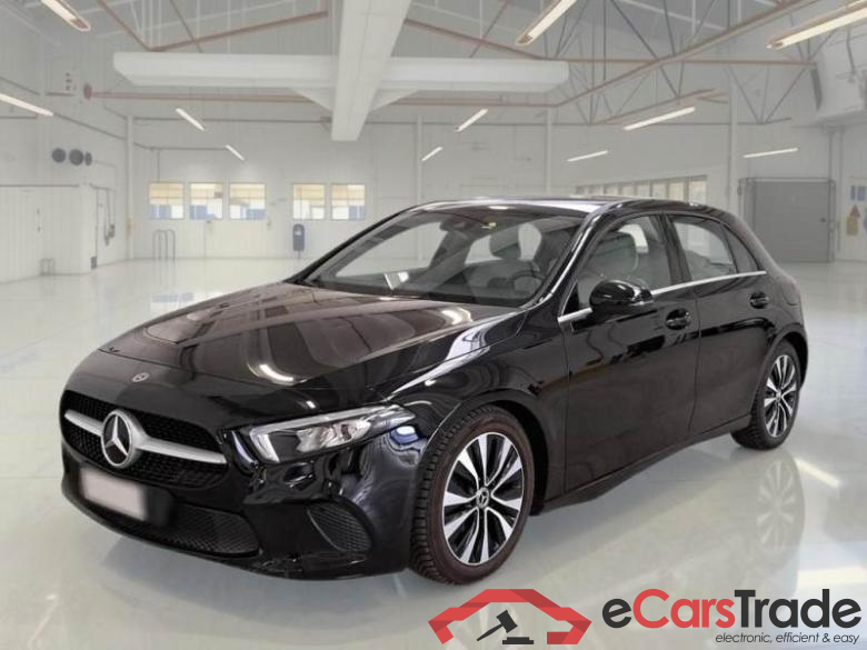 Mercedes 9 MERCEDES-BENZ CLASSE A / 2018 / 5P / BERLINA A 180 D AUTOMATIC BUSINESS