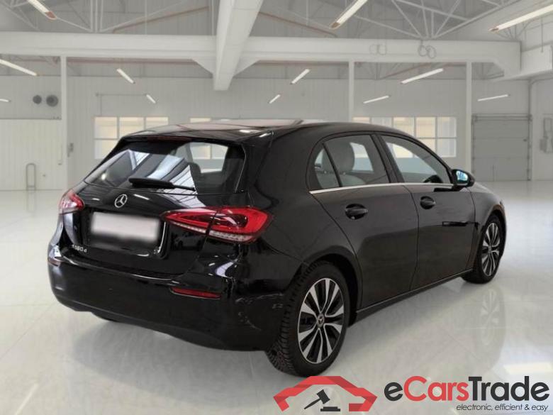 Mercedes 9 MERCEDES-BENZ CLASSE A / 2018 / 5P / BERLINA A 180 D AUTOMATIC BUSINESS #2