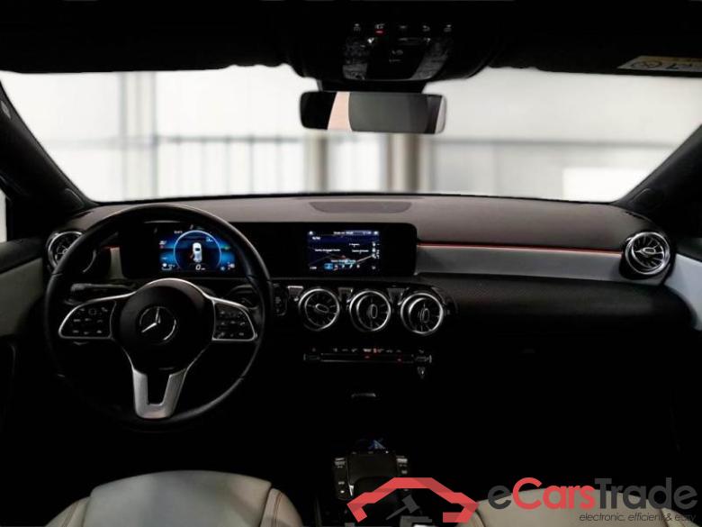 Mercedes 9 MERCEDES-BENZ CLASSE A / 2018 / 5P / BERLINA A 180 D AUTOMATIC BUSINESS #3