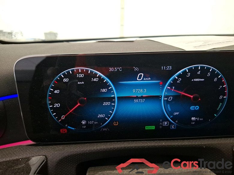 Mercedes A 250 e AMG Line 8G-DCT MERCEDES-BENZ Classe A Compact / 2018 / 5P / Berline A 250 e AMG Line 8G-DCT #6