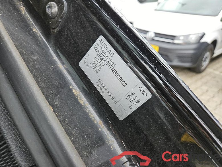 AUDI e-tron 300 kW #1