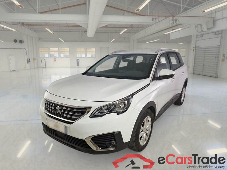 PEUGEOT 5008 / 2017 / 5P / SUV BLUEHDI 130 BUSINESS S/S #1