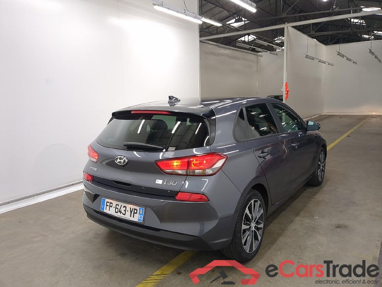 HYUNDAI I30 / 2016 / 5P / Berline 1.6 CRDI 115 DCT-7 EDITION #NAVI(SP) #3