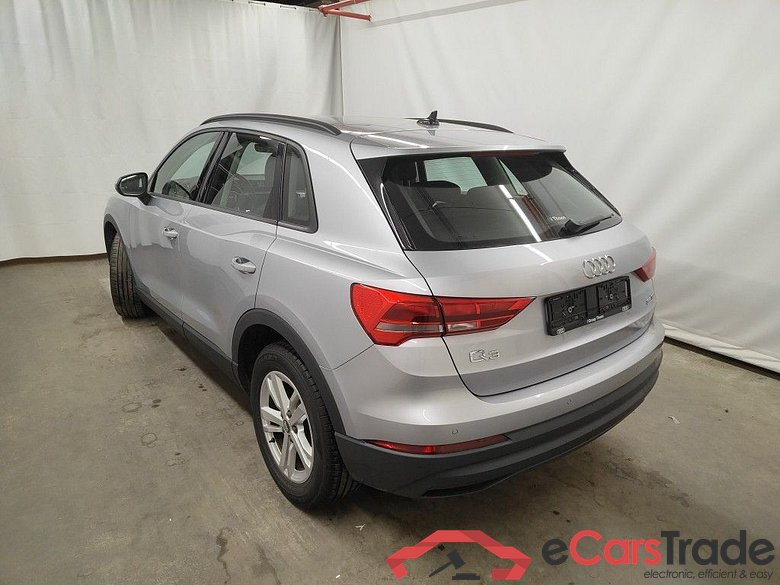 Audi Q3 35 TDI S Tronic Business Edition 5d #4
