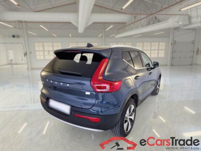 VOLVO XC40 / 2017 / 5P / SUV T5 PLUG-IN HYBRID AUTO RECH INSCRIP EXPR #2