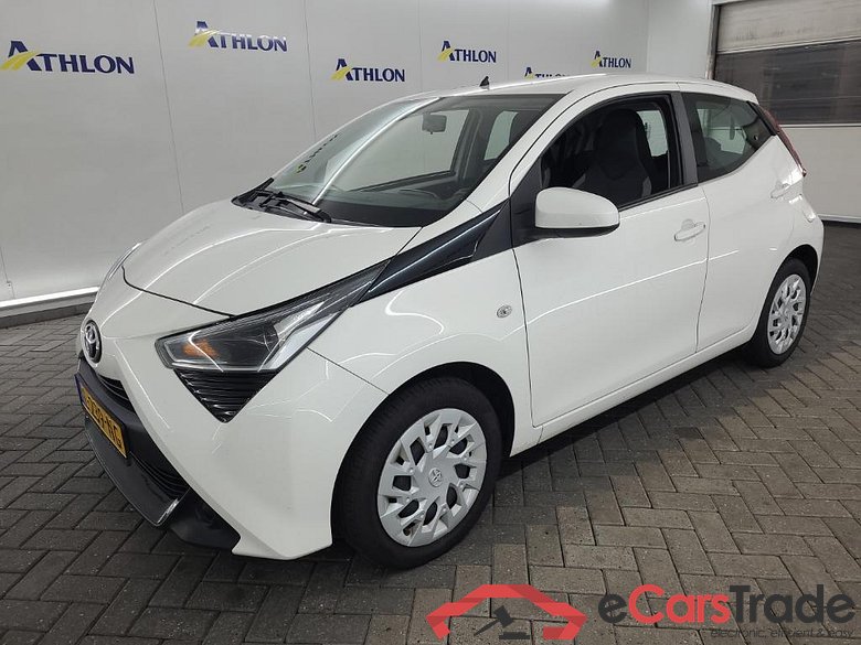 TOYOTA Aygo 1.0 VVT-i x-play 5D 53kW #1