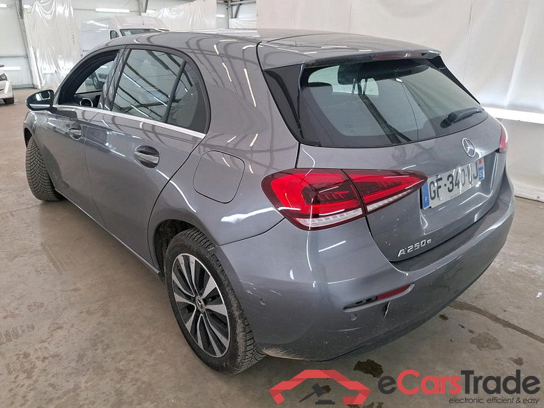 MERCEDES-BENZ Classe A Compact / 2018 / 5P / Berline A 250 e Business Line 8G-DCT #2