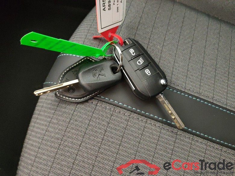 PEUGEOT 208 DIESEL - 2019 1.5 BlueHDi 102 Allure (EU6.2) 5d #4