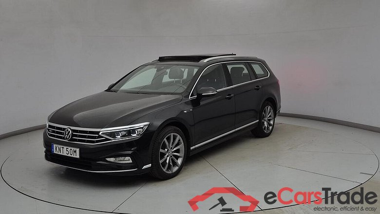 Vw Panorama, r-line, navigation, 360-kamera, dragkrok, parkeringsvärmare PASSAT SPORTSCOMBI 2.0 TDI DPF SCR 4MOTION