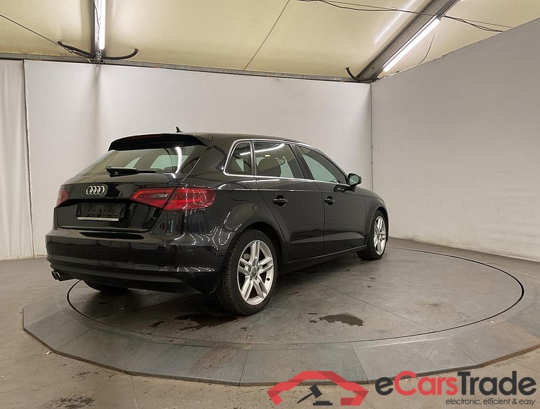 AUDI A3 Sportback Audi A3 Ambition  Sportback 1.4 TFSI COD  103(140) kW(ch) 6 vitesses #2