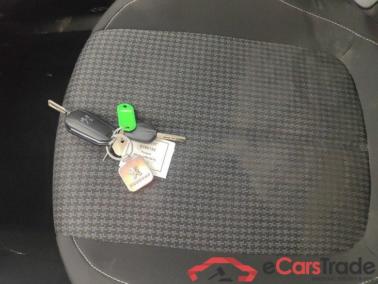 PEUGEOT 308 DIESEL - 2017 1.5 BlueHDi 130 Active Pack S&S 5d #4