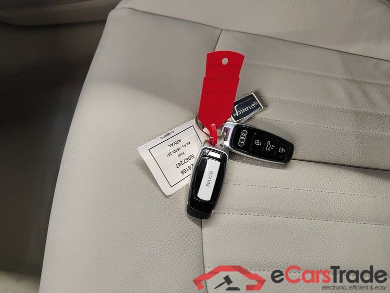 AUDI A6 AVANT DIESEL - 2018 45 TDi 231 Quattro Design tiptronic 4d Auto #3