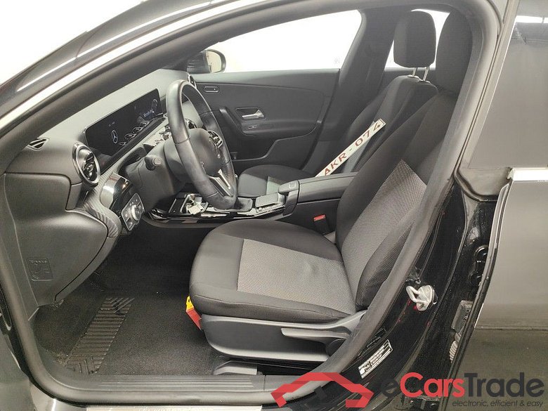 Mercedes-Benz CLA CLA 180 Business Solution 4d #3