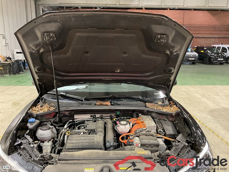 AUDI Q3 1.4 45 TFSI E S TRONIC S LINE #6