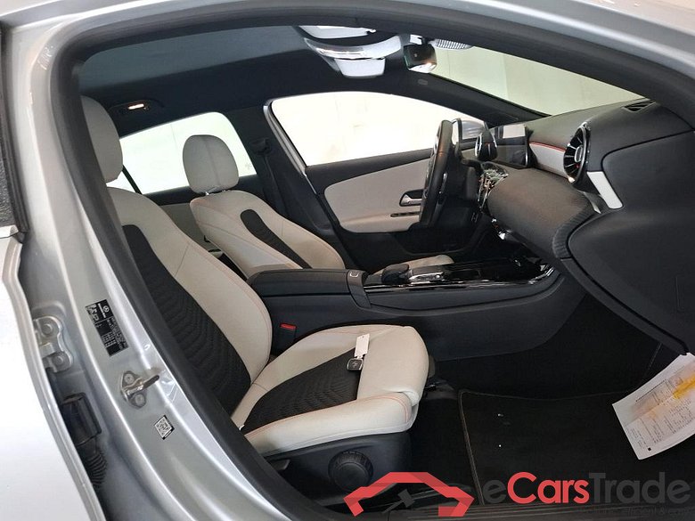 MERCEDES-BENZ Classe A Compact / 2018 / 5P / Berline A 250 e Business Line 8G-DCT #6