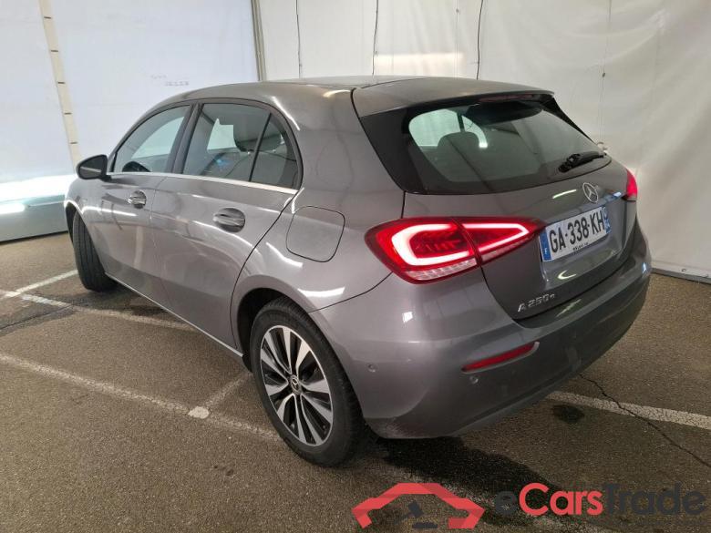MERCEDES-BENZ Classe A Compact / 2018 / 5P / Berline A 250 e Business Line 8G-DCT #2