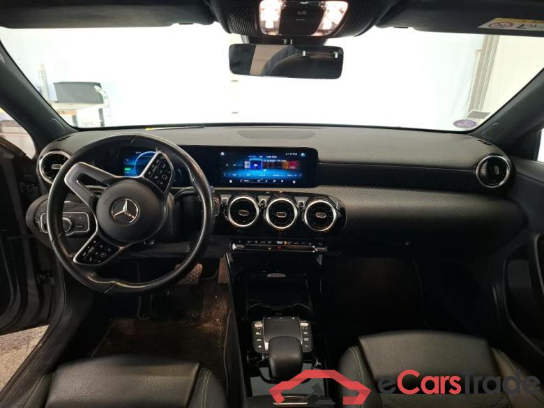 MERCEDES-BENZ Classe A Compact / 2018 / 5P / Berline A 250 e Business Line 8G-DCT #5
