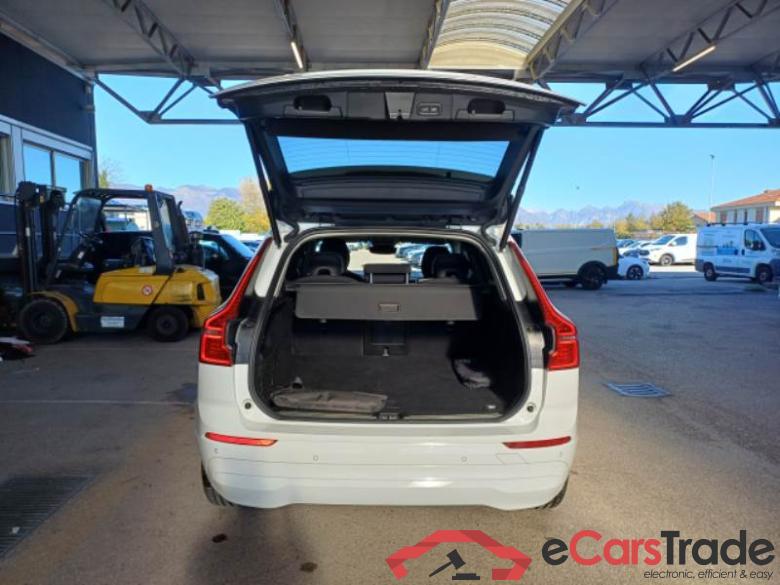 VOLVO XC60 / 2021 / 5P / SUV B4 D AWD AUTOMATICO MOMENTUM PRO MY22 #5