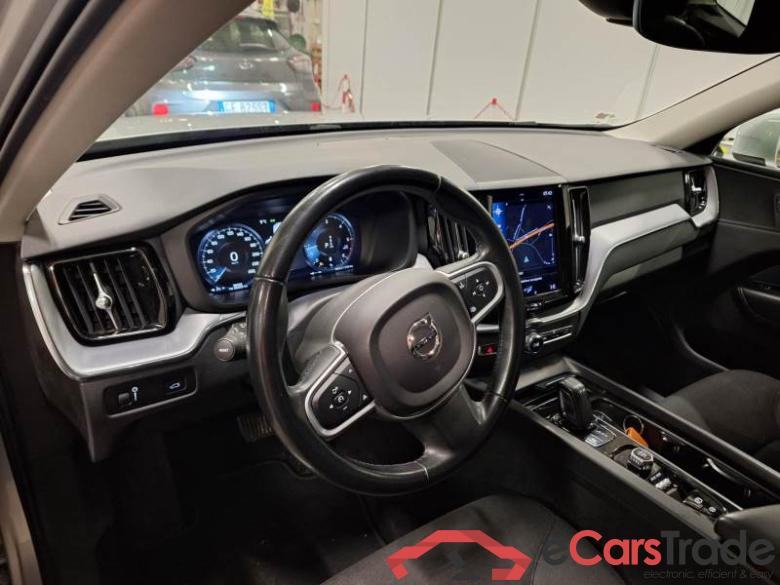 VOLVO XC60 / 2017 / 5P / SUV B4 D AWD AUTOMATICO MOMENTUM PRO #3