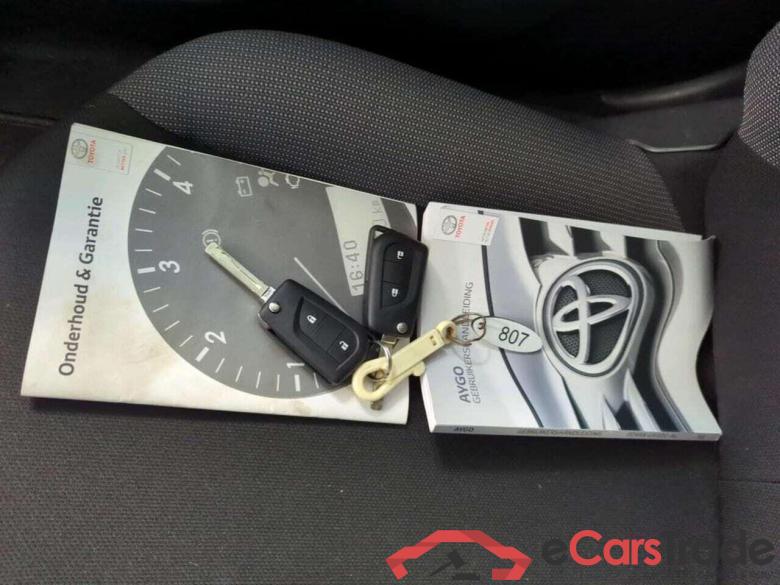 TOYOTA Aygo 1.0 VVT-i x-fun #4