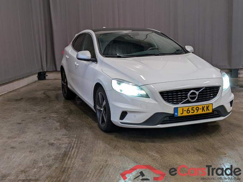 VOLVO V40 2.0 D3 Polar+ Sport #2