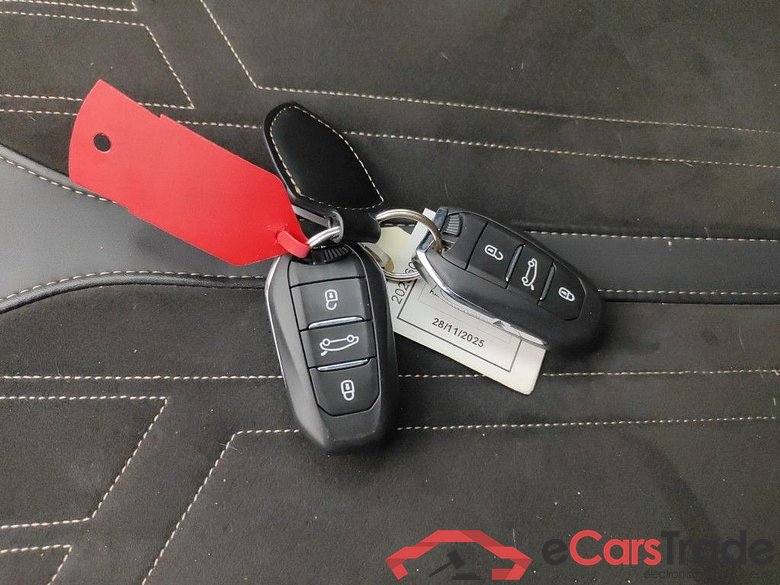 PEUGEOT 5008 DIESEL - 2021 1.5 BlueHDi 130 GT 5d #4