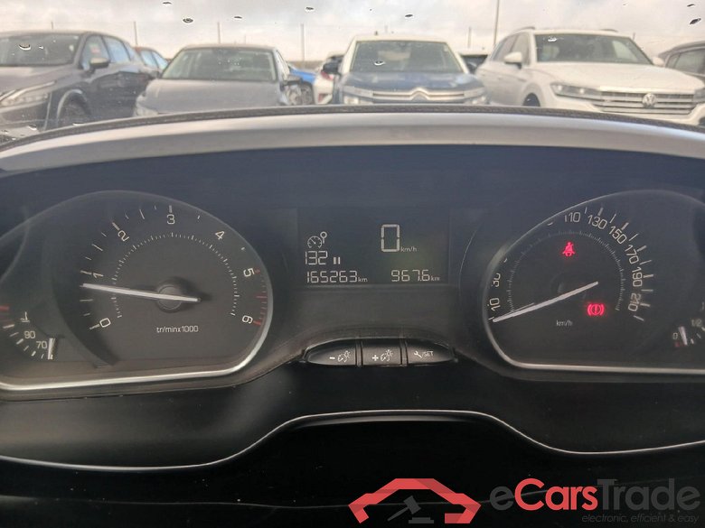 PEUGEOT 2008 / 2016 / 5P / todoterreno Signature BlueHDi 100 S&S 5 Vel. MAN #4