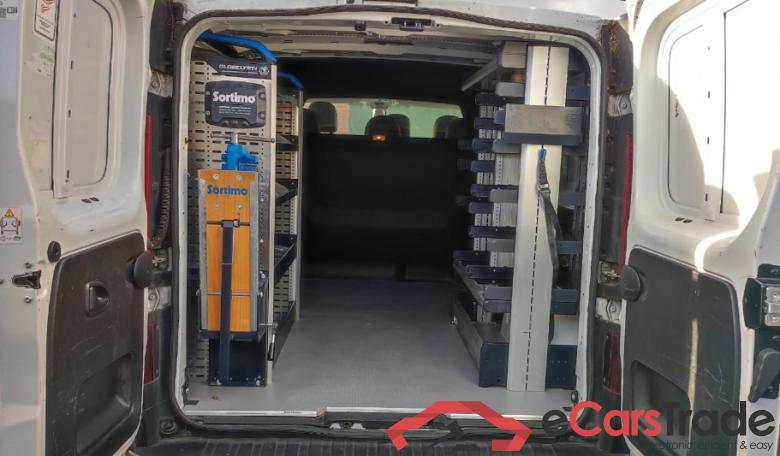 Renault Trafic L2H1 dCi 120 Grand Confort DC 2.9T 4d #5