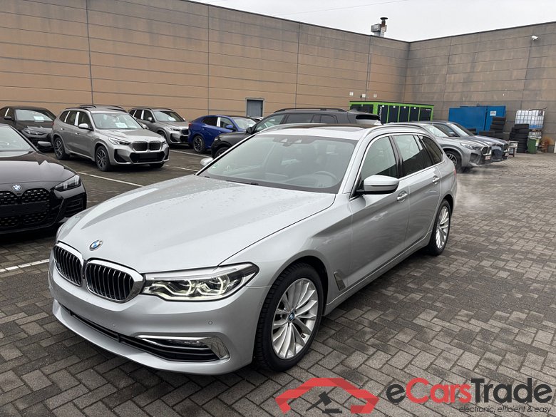 BMW 540i xDrive Touring Aut. Pano LED-Xenon LC-Pro Ambient Navi-Pro Sport-Leather KeylessGo Camera Klima PDC ... #1