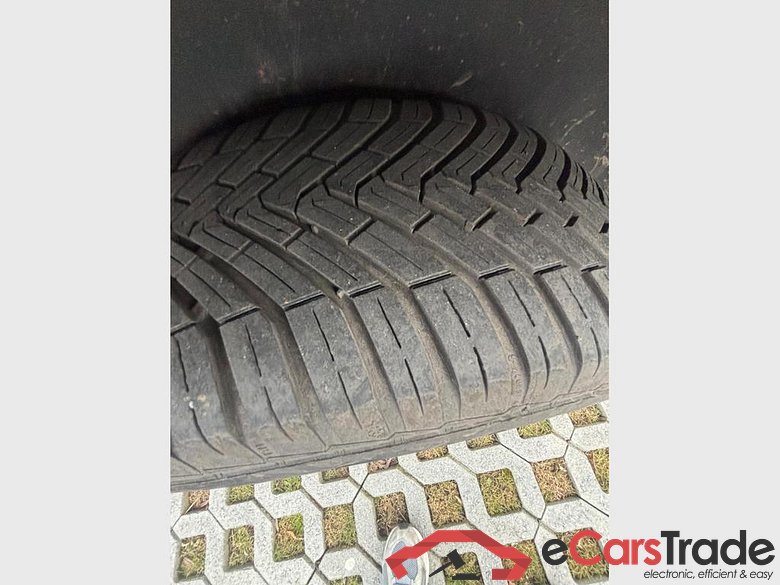 PEUGEOT 5008 1.2 PureTech Allure #5