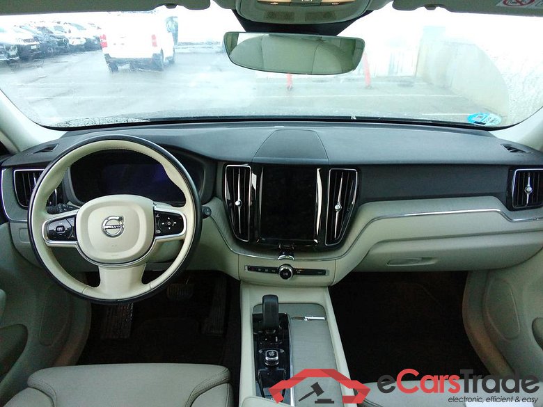 VOLVO XC60 / 2017 / 5P / todoterreno 2.0 B4 D AWD Plus Dark Auto #3